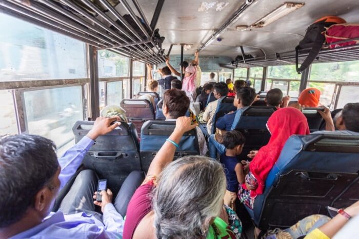 プシュカルへ向かうインドのローカルバス