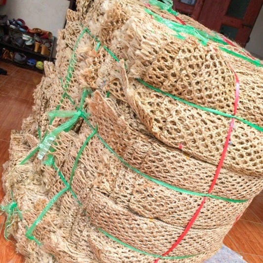 カンボジアから届いたガネーシャ・サボサンダルの素材