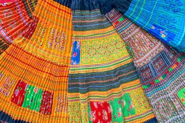 モン族スカートはチェンマイのモン族市場で直接仕入れ！