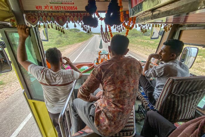 インドのバスの車内