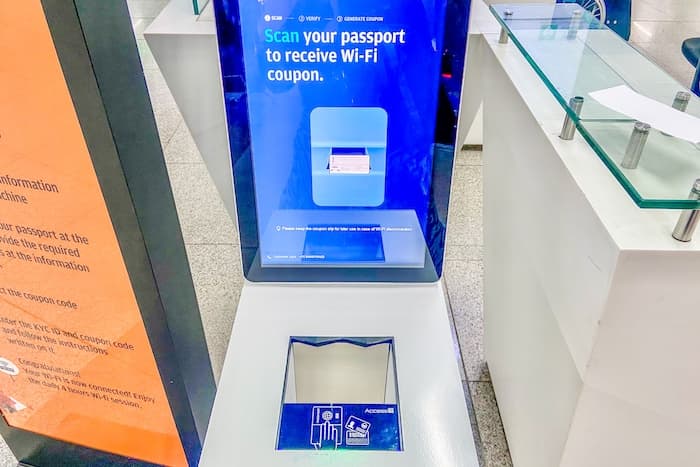 デリー空港の無料Wi-Fi利用クーポン発行端末