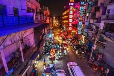 インド・デリーのメインバザールの夜
