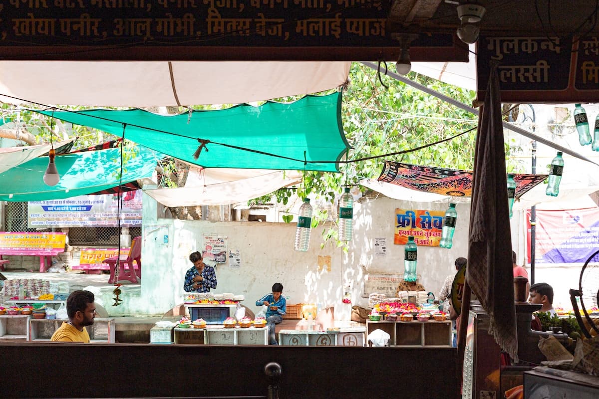 プシュカルのベジタリアンな食堂から見た風景