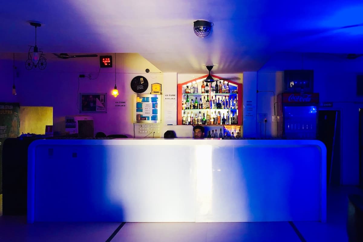 肉も食えるし酒も飲めるプシュカルの隠れたバー。